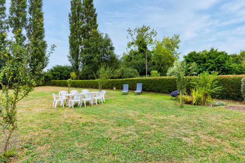 Surrounding environment, Maison chaleureuse en pierre avec grand jardin in Plouec-du-Trieux