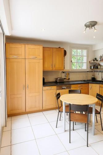 La maison aux 5 nids in Saint-Cyr-sur-Loire