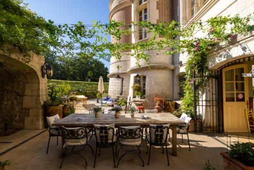 ระเบียง/ชานเรือน, Chateau de la Triboulette in วูซรง