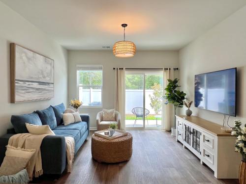 Brand New 3BR 3BA Designer Home - Families, Groups, Golf, Beach, Parking – khách sạn tại Carolina Forest