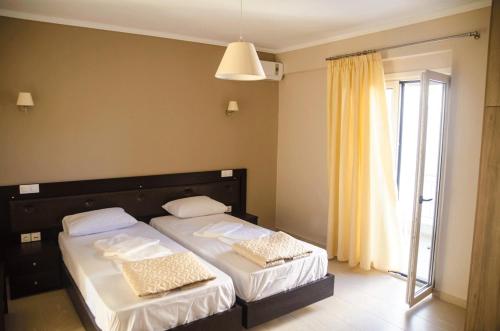 2 twin beds