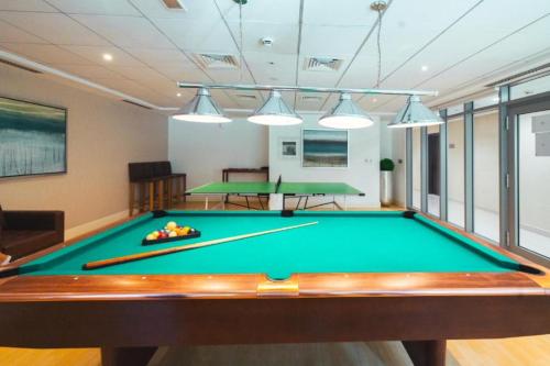 Versatile 1BR with Burj Khalifa View - image 13