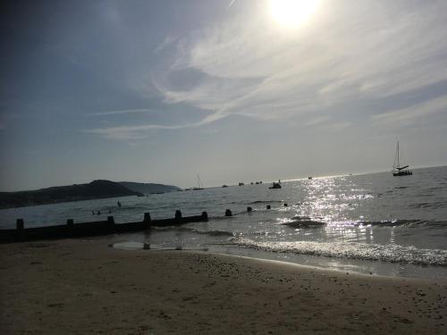 76 Brambles Chine, 2 bedroom bungalow in beautiful holiday village, 1 night stays and Ferry travel o in Freshwater North