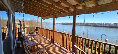 Eagle's Bluff Cabin in Savannah (TN)