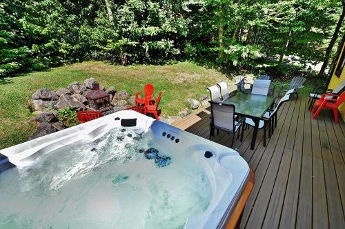 Chalets Alpins- 42 Chemin des Skieurs in Stoneham (QC)