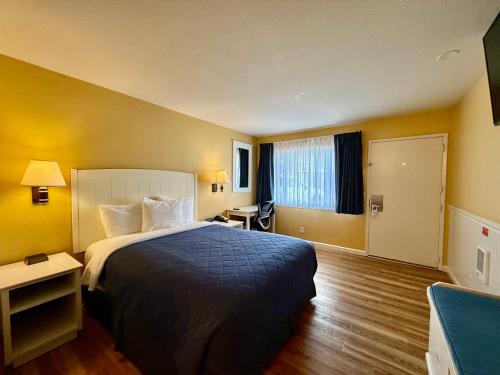 Monterey Bay Lodge - image 6