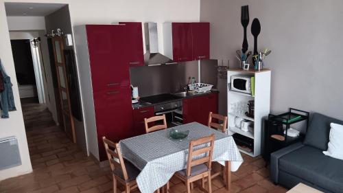Appartement pour 4 personnes dans une rue très calme (Appartement pour 4 personnes dans une rue tres calme) in Cazilhac