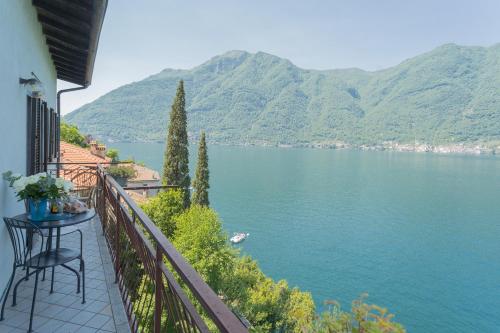  Lavarell House - Best Lake View by Rent All Como in Nesso