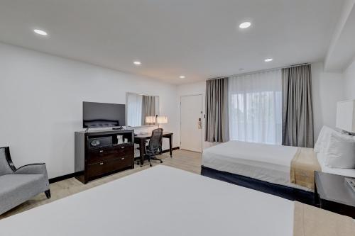 Hotel Ash and 9th near San Diego Zoo