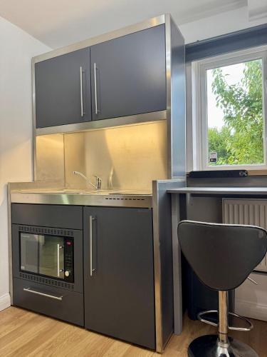 Your Place in Windsor with Kitchen and Terrace, Windsor (zdjęcie 6)