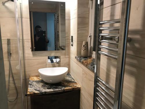Your Place in Windsor with Kitchen and Terrace, Windsor (zdjęcie 10)