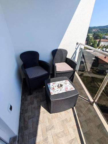 Apartman Maja 46 in Добой