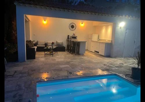 Facilities, Chez Sophie Marseille in Les Trois-Lucs