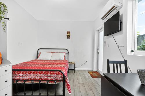Cozy Studio Airport & Downtown in Miami, USA