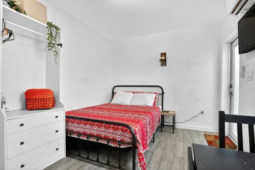 Cozy Studio Airport & Downtown in Miami, USA