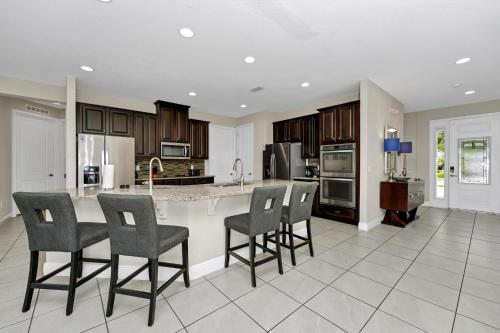 Picturesque Home with Games & Home Theater near Disney - 7652F - image 11