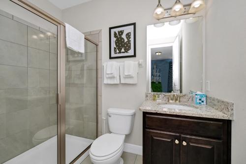 Picturesque Home with Games & Home Theater near Disney - 7652F - image 9