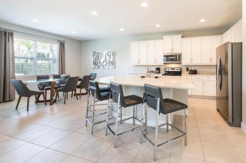 Cozy Home by Rentyl Near Disney with Private Pool, Air Hockey Table, Themed Room & Resort Amenities - 7458M in Orlando, USA