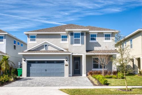 Cozy Home by Rentyl Near Disney with Private Pool, Air Hockey Table, Themed Room & Resort Amenities - 7458M in Orlando, USA