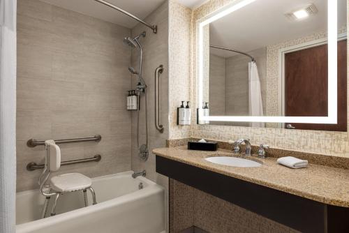 Crowne Plaza Edison by IHG in Edison, USA