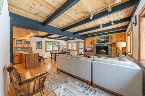 Lakewalk Lodge at the West Shore by Tahoe Getaways, Pet-Friendly w Sauna! in Homewood (CA)