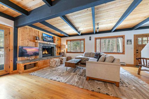 Lakewalk Lodge at the West Shore by Tahoe Getaways, Pet-Friendly w Sauna! in Homewood (CA)