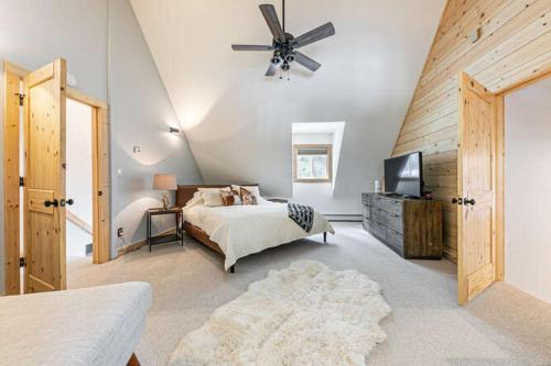 Lakewalk Lodge at the West Shore by Tahoe Getaways, Pet-Friendly w Sauna! in Homewood (CA)