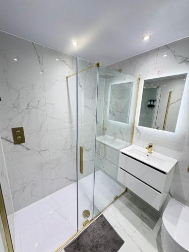 3BR Modernised Home Sleeps 8, Walking Distance to West End, Free Parking, Glasgow (Foto 8)