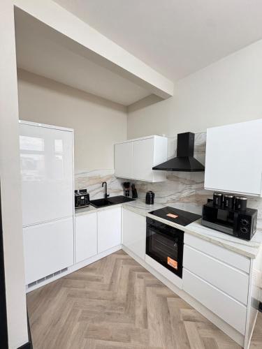 3BR Modernised Home Sleeps 8, Walking Distance to West End, Free Parking, Glasgow (Foto 2)