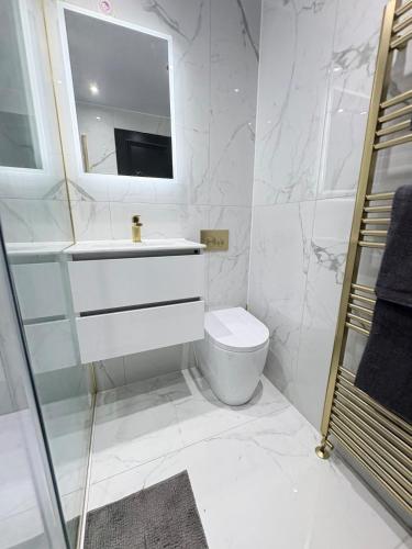 3BR Modernised Home Sleeps 8, Walking Distance to West End, Free Parking, Glasgow (Foto 9)