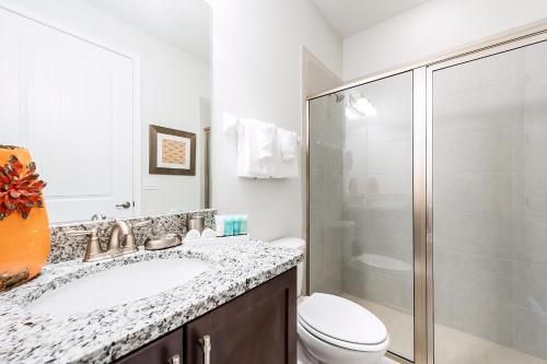 Vibrant Elite Home with Theater Room near Disney - 7603M - image 12