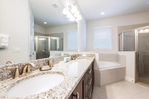 Vibrant Elite Home with Theater Room near Disney - 7603M - image 7