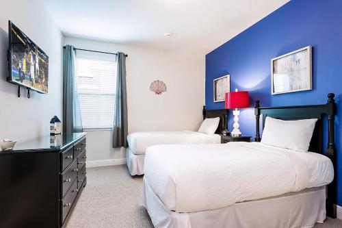 Vibrant Elite Home with Theater Room near Disney - 7603M - image 10