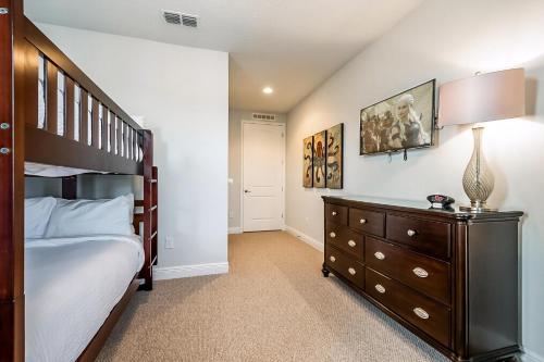 Vibrant Elite Home with Theater Room near Disney - 7603M - image 14