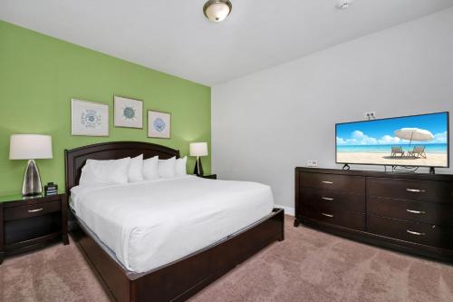 Vibrant Elite Home with Theater Room near Disney - 7605M - image 2