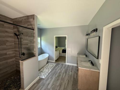 The Grove - 5 Acre Country Estate in ไบร์ทตัน (MI)