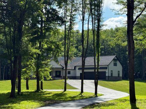The Grove - 5 Acre Country Estate in ไบร์ทตัน (MI)