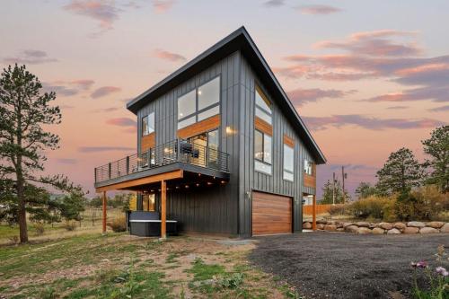 Modern Mtn Escape! Hot Tub Fireplace Views!
