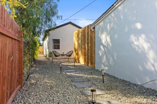 The Oaks, Stylish Luxury Stay, Fire Pit & Patio in Thousand Oaks