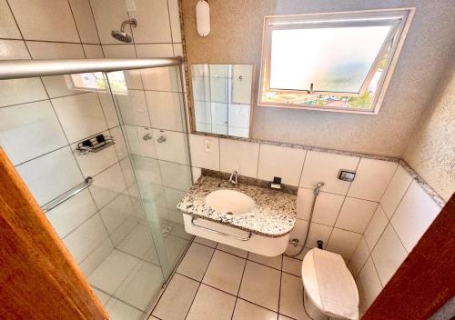 Bathroom, Resort Golden Dolphin Grand Hotel Piscinas Quentinhas 24 horas in Vila Franca