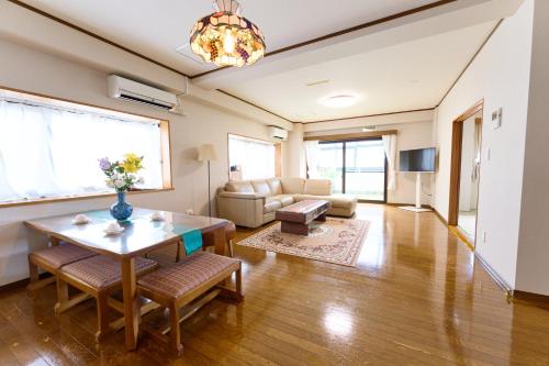 Sakura house