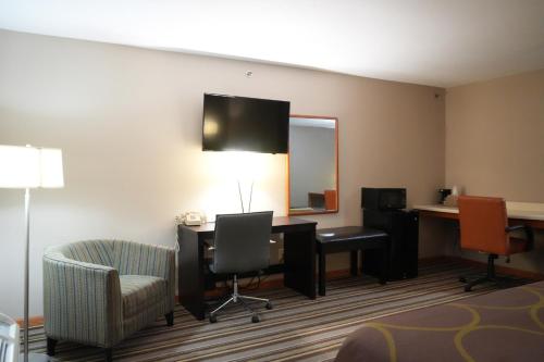 Watseka 24 Inn & Suites