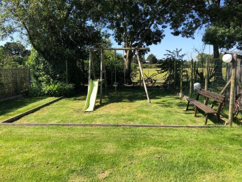 Gîte accessible PMR avec jardin clos, terrasses et proche Vélo Rail à Commequiers - FR-1-426-465 (Gite accessible PMR avec jardin clos, terrasses et proche Velo Rail a Commequiers - FR-1-426-465) in St Reverend