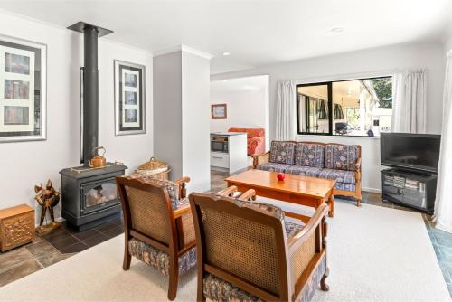 ทัศนียภาพภายนอกโรงแรม, Hill Cottage - Featherston Holiday Home in เฟทเทอร์สตัน