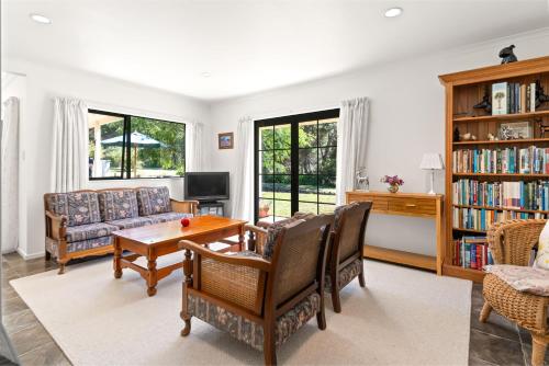 ทัศนียภาพภายนอกโรงแรม, Hill Cottage - Featherston Holiday Home in เฟทเทอร์สตัน