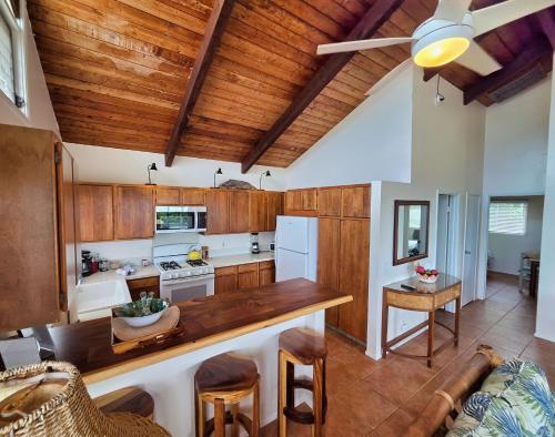OceanFront Kauai - Rhythm TVNC 4288 in คาปา