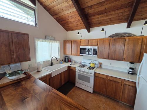 OceanFront Kauai - Rhythm TVNC 4288 in คาปา