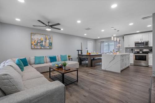 Breathtaking & Renovated Tampa Heated Pool House in Tampa, USA
