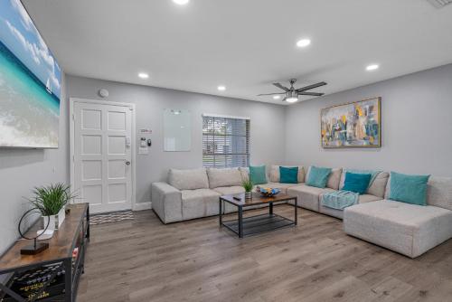 Breathtaking & Renovated Tampa Heated Pool House in Tampa, USA