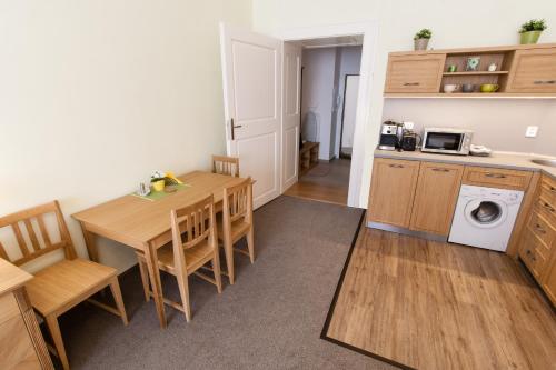 Karlova 25 Apartments - image 7